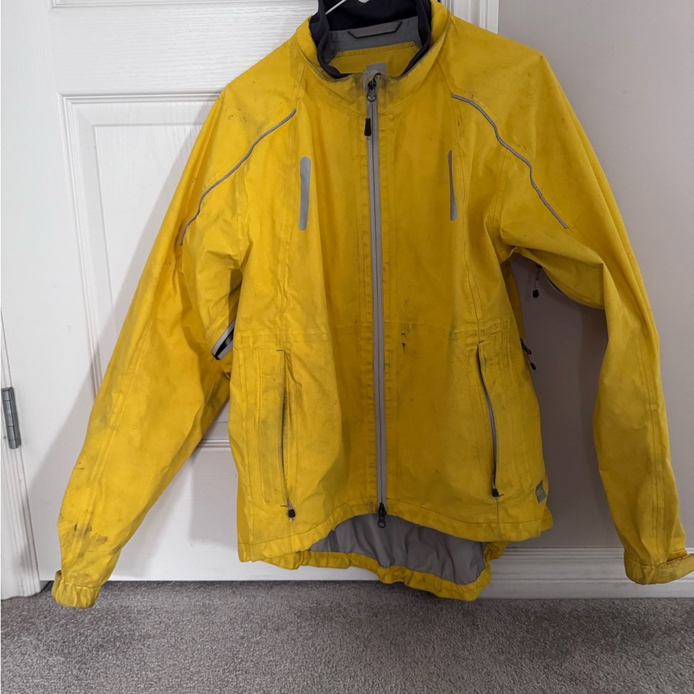 MEC Waterproof Cycling Comuuter Showers Pass  Yellow Jacket XL